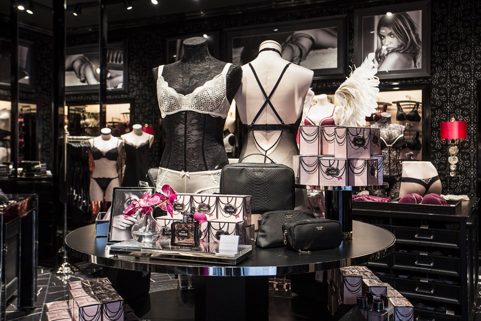 Victoria’s Secret z flagowym konceptem w Warszawie fot. mat. prasowe Tak wygląda flagowy salon Victoria’s Secret. Jest wyrafinowany i glamour