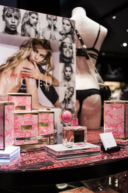 Victoria’s Secret z flagowym konceptem w Warszawie fot. mat. prasowe Tak wygląda flagowy salon Victoria’s Secret. Jest wyrafinowany i glamour