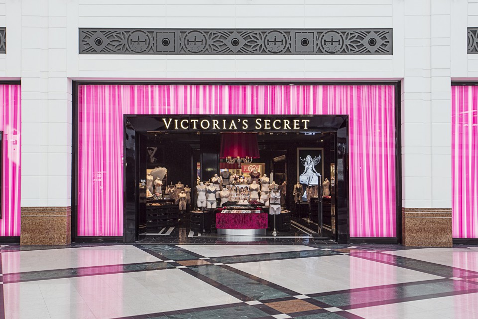 Victoria’s Secret z flagowym konceptem w Warszawie fot. mat. prasowe Tak wygląda flagowy salon Victoria’s Secret. Jest wyrafinowany i glamour