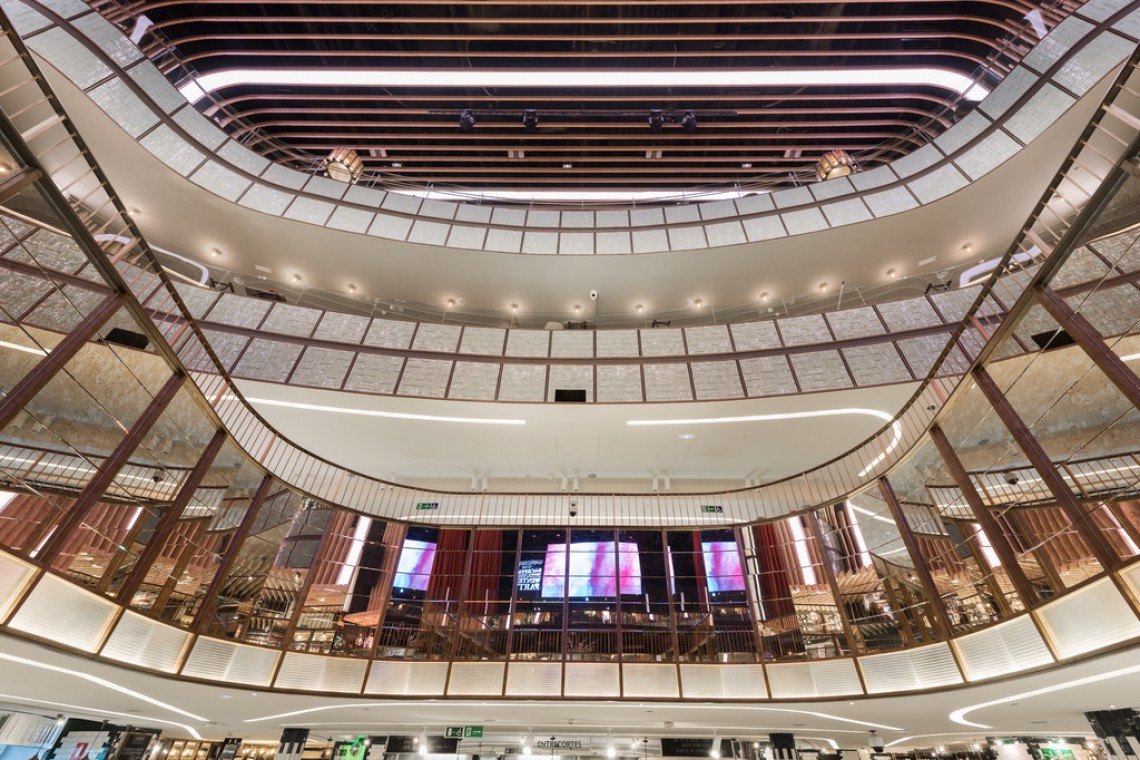 Rockfon Madrid Platea fot. mat. prasowe Co sprawia, że klienci chętnie odwiedzają jedne galerie handlowe, a inne świecą pustkami?