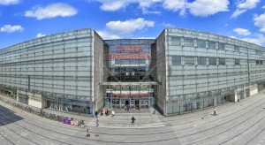 Pomnik Adama Mickiewicza tym razem przed Galerią Krakowską