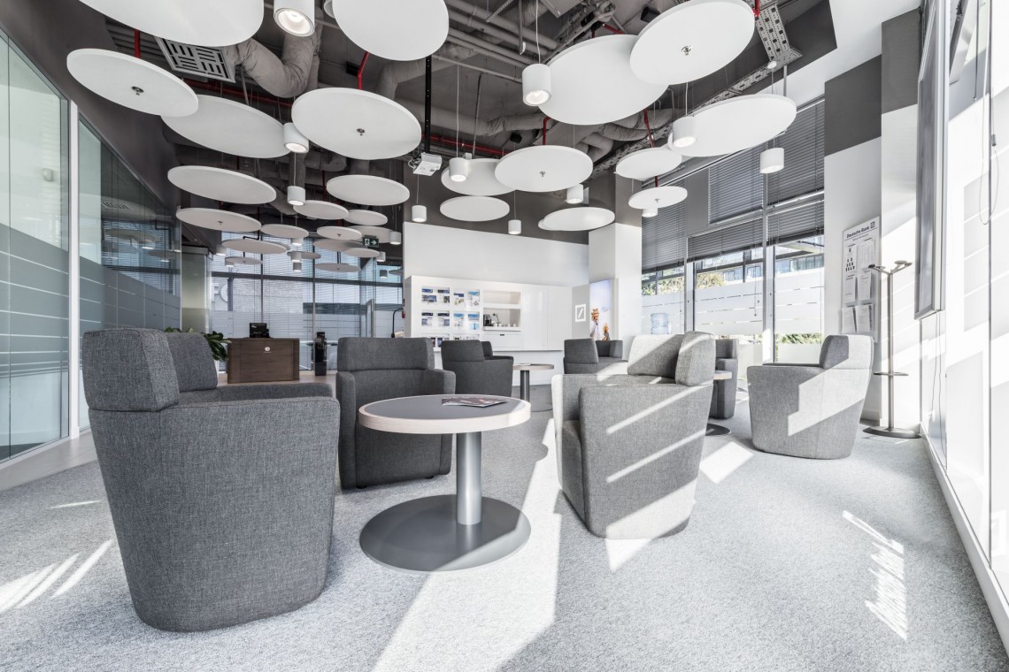 Zmiana oblicza placówek detalicznych Deutsche Bank fot. mat. prasowe Placówki Deutsche Bank zmieniają oblicze, bo design ma znaczenie!