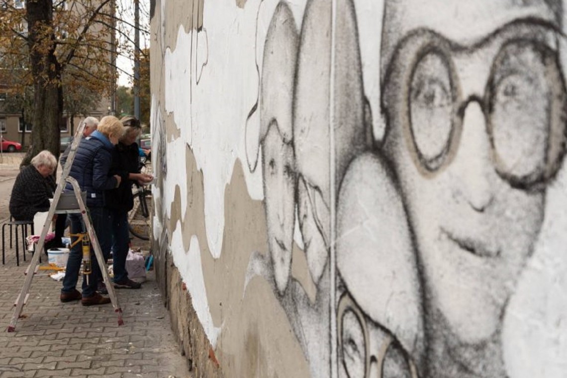 fot. UM Chorzów Chorzów z muralem pędzla seniorów