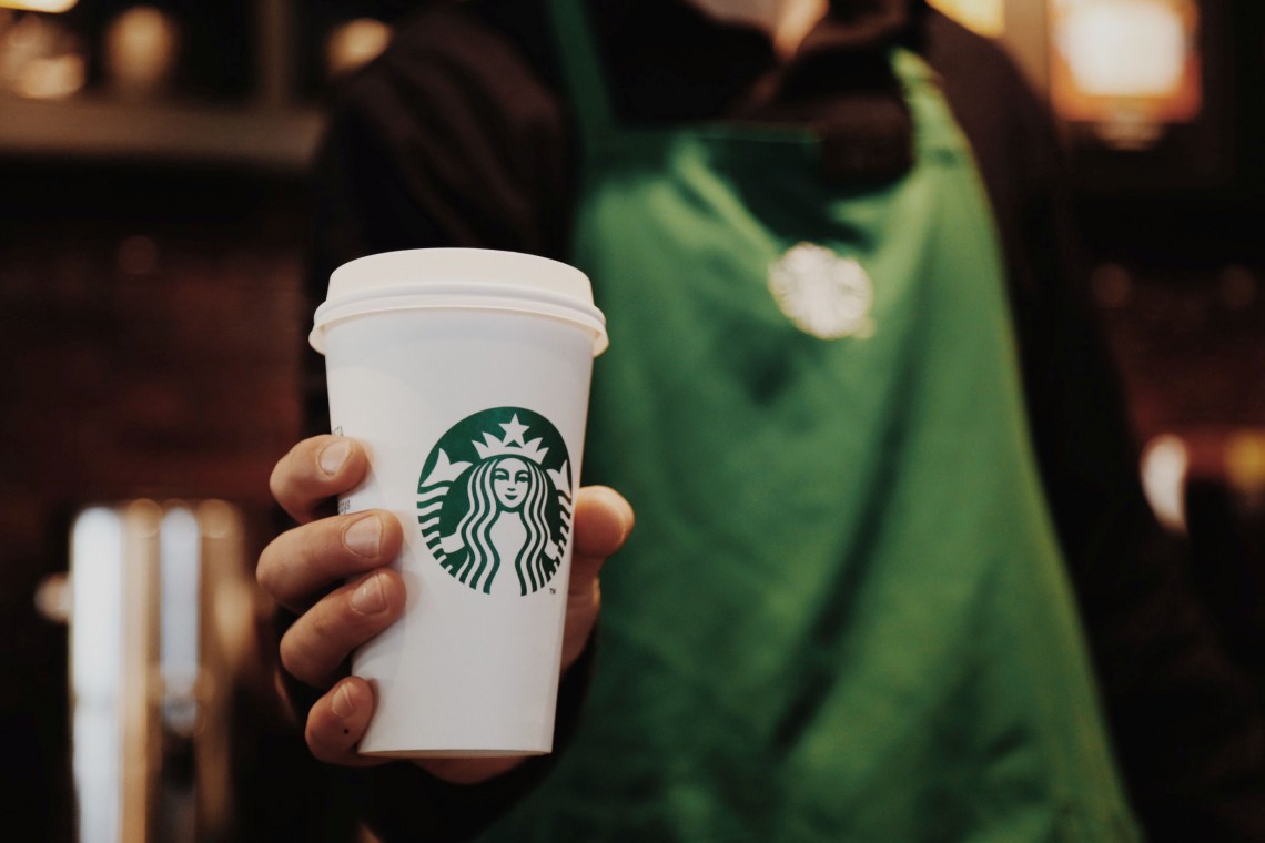 Starbucks walczy z plastikiem