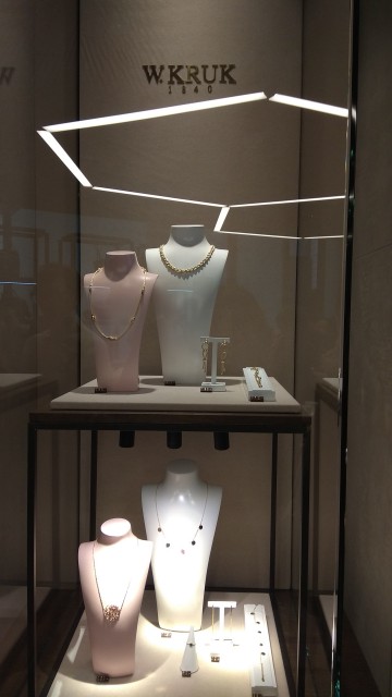 Luksusowa siostra Zary z designerskim salonem w Starym Browarze fot. Maciej Zakrzewski TOP: Tu design ma znaczenie. Najciekawsze nowo otwarte salony sprzedaży