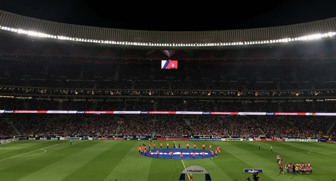 Rozświetlony hiszpański stadion Wanda Metropolitano