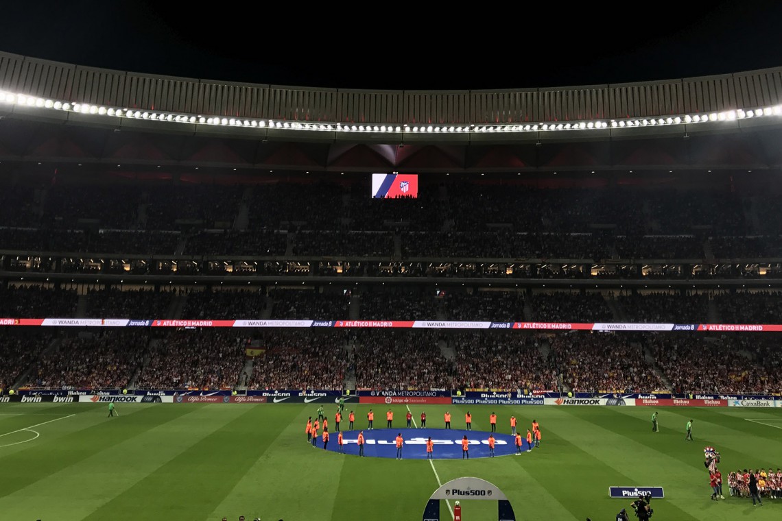 Rozświetlony hiszpański stadion Wanda Metropolitano