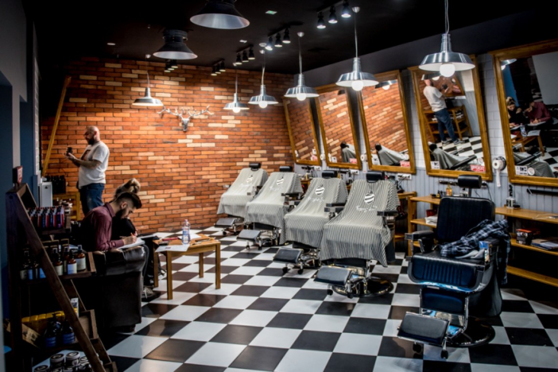 Amerykańskie wnętrze, Jim Bean i stylowa fryzura. Oto barbershop w Starym Browarze!