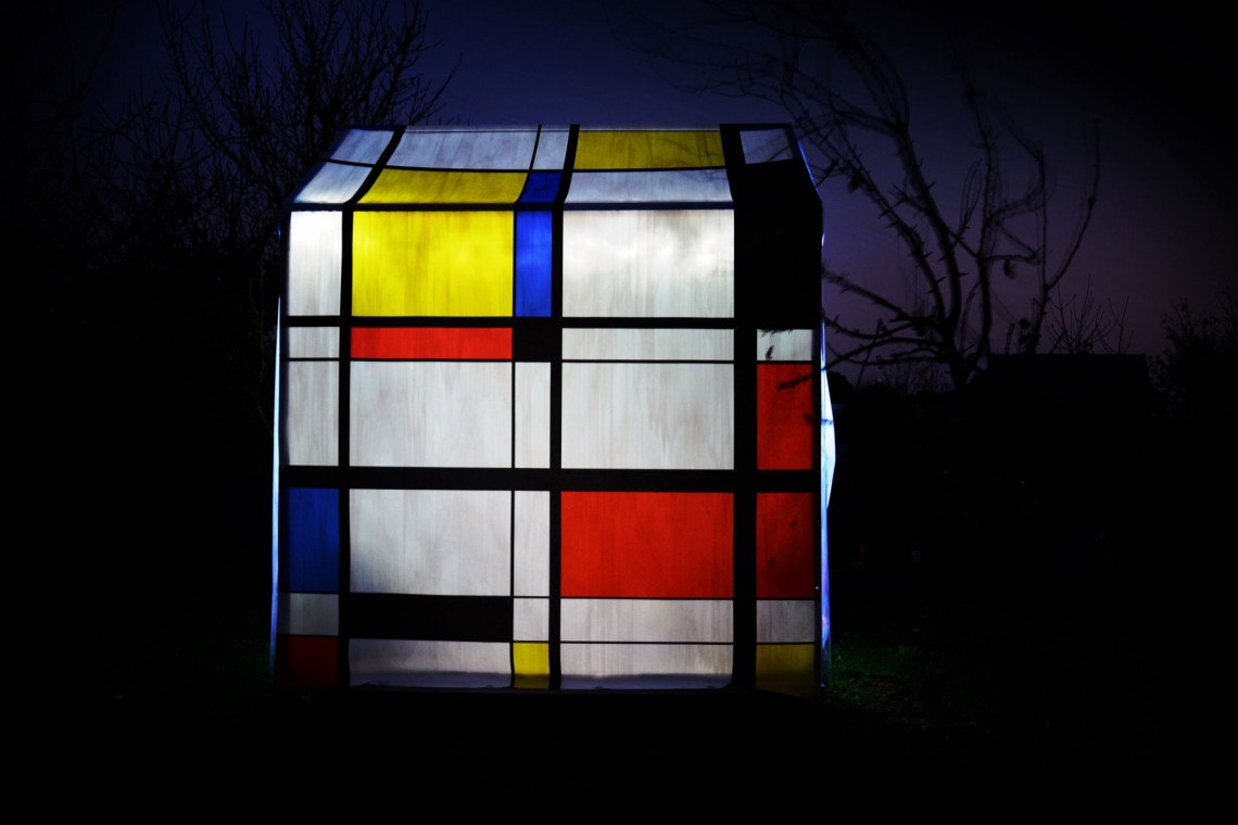 fot. DesignOff Mobilna samotnia. Gliwicki architekt zainspirowany Modrian'em