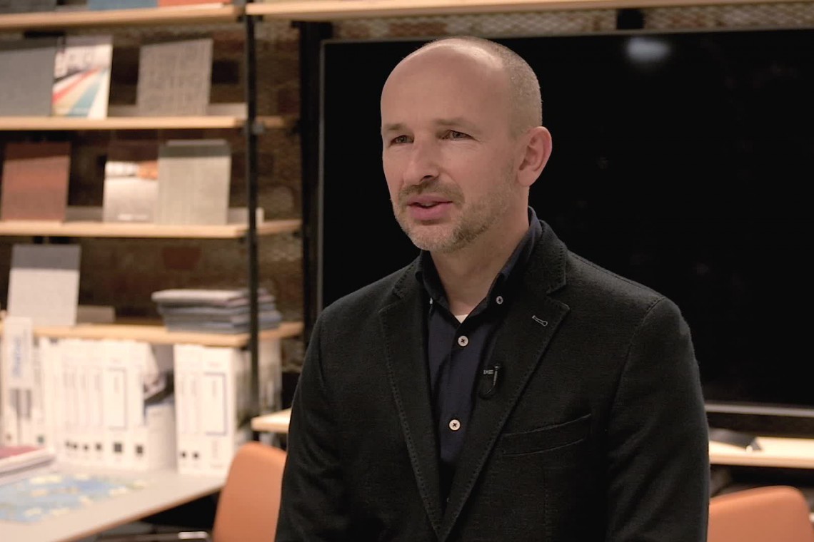 Waldemar Kulikowski, Key Account Manager, Forbo Flooring System Polska, fot. PTWP Kolor szary wciąż na topie. Najważniejsze jest jednak łączenie kolorów, wzorów i materiałów