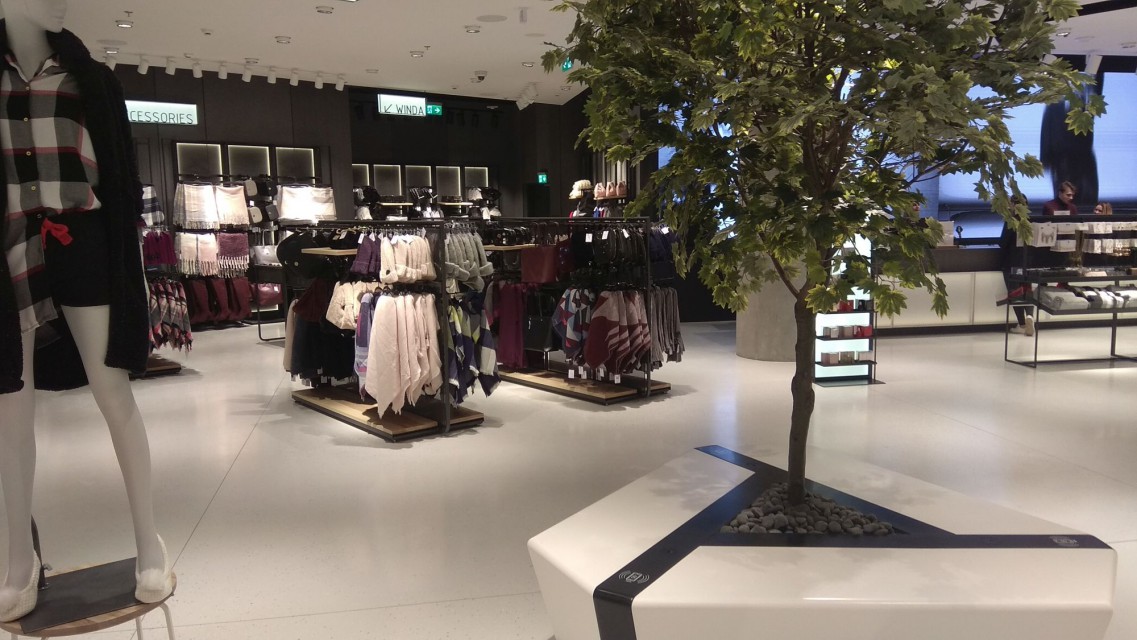 Open to public. Salon marki Reserved w Złotych Tarasach fot. PTWP / AL TOP: Tu design ma znaczenie. Najciekawsze nowo otwarte salony sprzedaży