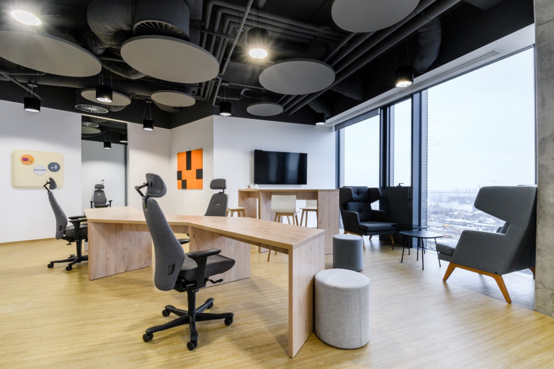 Nowa jakość biura. Nowoczesny design, dobra akustyka i… moc koloru