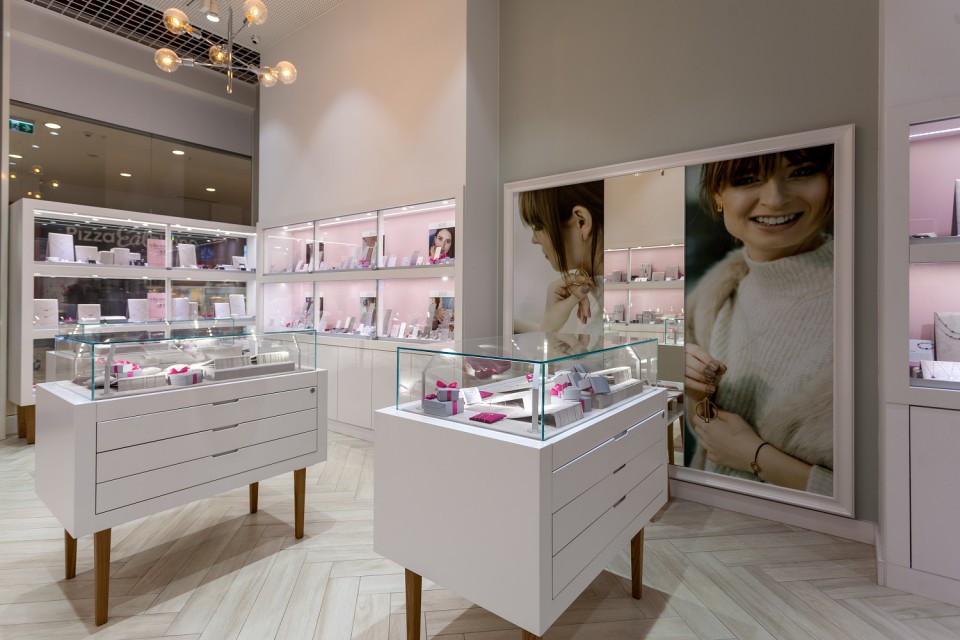 Lekki, kobiecy i elegancki. Najnowszy butik Ania Kruk fot. mat. prasowe TOP: Tu design ma znaczenie. Najciekawsze nowo otwarte salony sprzedaży