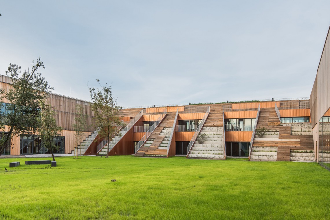 Akademeia High School, fot. mat. pras. Nie mogło być inaczej. Akademeia High School szkicu Medusa Group nominowana do nagrody im. Miesa van der Rohe