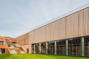 To jedna z najbardziej inspirujących architektonicznie szkół w Polsce. Projekt wart wyróżnienia