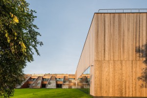 To jedna z najbardziej inspirujących architektonicznie szkół w Polsce. Projekt wart wyróżnienia