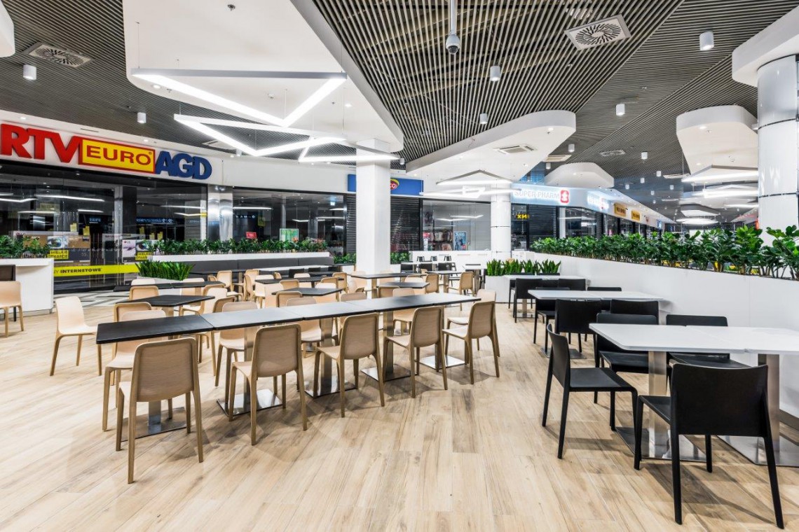 fot. mat. pras. Nowy food court i odświeżone wnętrza - krakowskie Factory zalśniło
