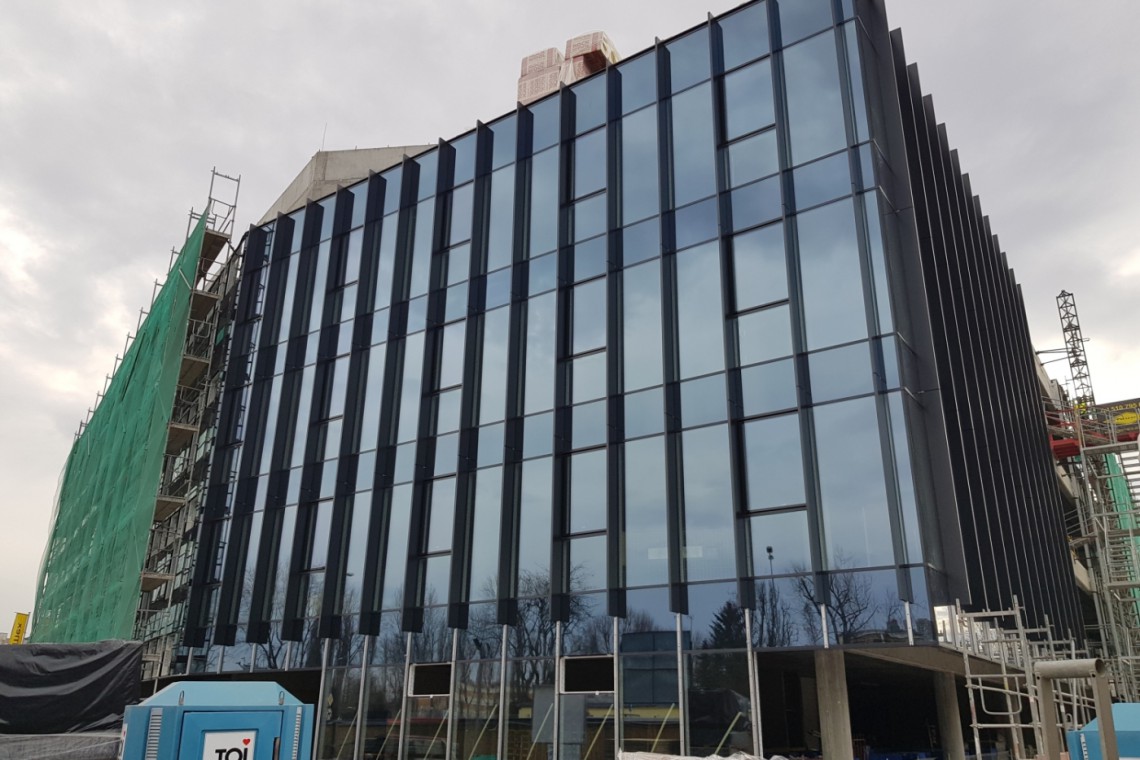 Pierwszy projekt Ghelamco w Krakowie. To biurowiec .big spod kreski Q-arch fot. mat. prasowe Pierwszy projekt Ghelamco w Krakowie już z wiechą. To biurowiec .big spod kreski Q-arch