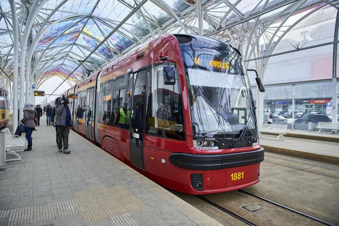 fot. UM Łódź Nowa Pesa wkroczyła na łódzkie tory