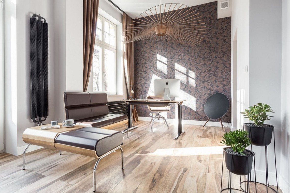Dzięki inwencji projektantek i zaufaniu inwestora powstał lokal uszyty na miarę. Projekt: Kasia Orwat Design. Zdjęcia: Weronika Trojanowska Photografer Niezwykły projekt połączył biuro i mieszkanie w jedno
