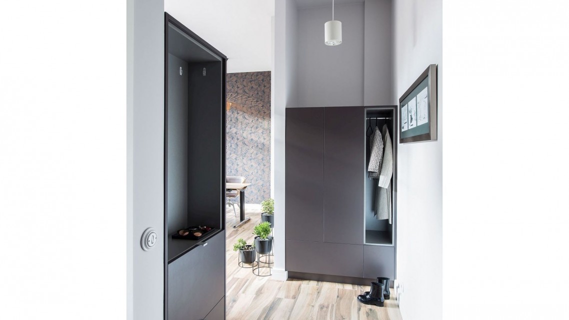 Dzięki inwencji projektantek i zaufaniu inwestora powstał lokal uszyty na miarę. Projekt: Kasia Orwat Design. Zdjęcia: Weronika Trojanowska Photografer Niezwykły projekt połączył biuro i mieszkanie w jedno