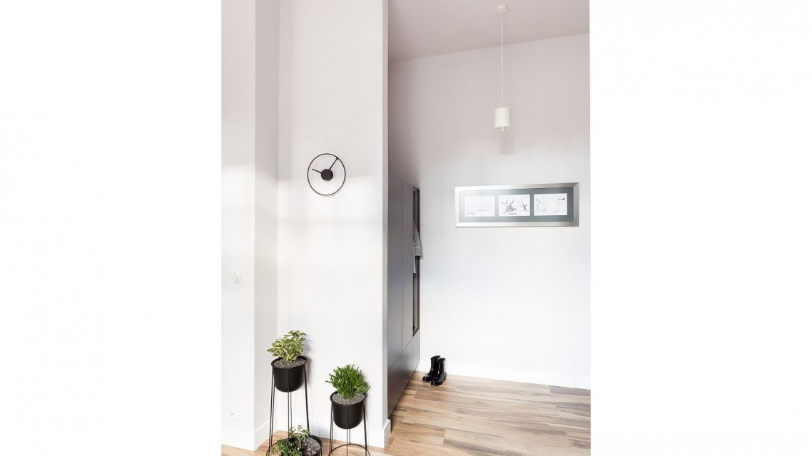 Dzięki inwencji projektantek i zaufaniu inwestora powstał lokal uszyty na miarę. Projekt: Kasia Orwat Design. Zdjęcia: Weronika Trojanowska Photografer Niezwykły projekt połączył biuro i mieszkanie w jedno