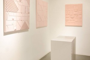 Reliefy Paula Bika uwodzą harmonią i trójwymiarowymi strukturami