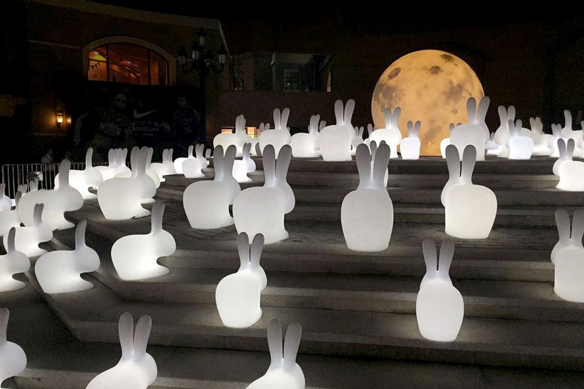 Lampa Led Rabbit fot. BM Housing Lampa Led Rabbit zaskakująca ozdoba czy funkcjonalny mebel?