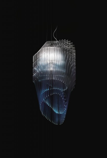 Avia Edition Ultramarine fot. Slamp Zjawiskowe lampy - oto efekt współpracy Slamp i Zaha Hadid Design