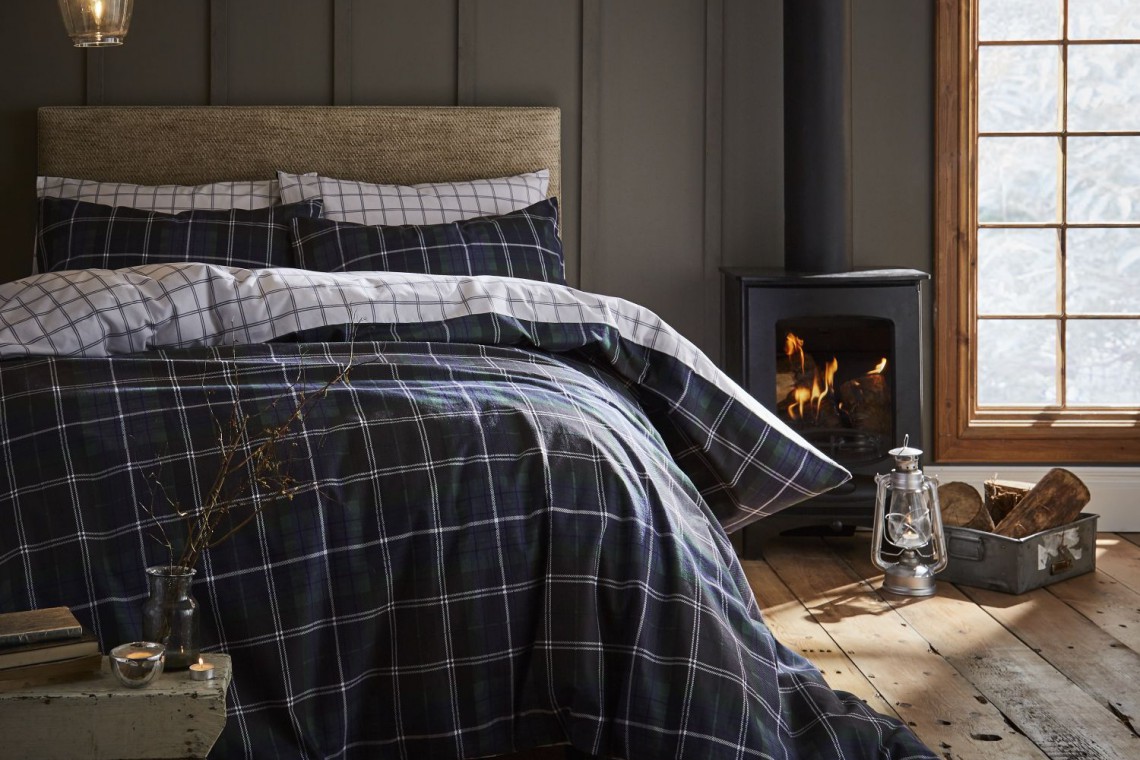 fot. Dekoria.pl, pościel Tartan Chech Navy Czy wiesz, czym jest wabi-sabi? Ten styl pokochali dekoratorzy z całego świata
