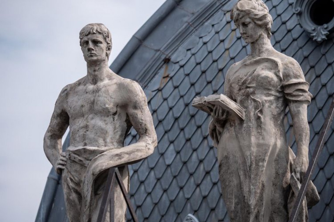 Rzeźby na dachu Pałacu Poznańskiego odzyskują dawny blask , fot. Stefan Brajter / UMŁ Rzeźby na dachu Pałacu Poznańskiego odzyskują dawny blask
