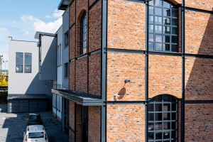 Oto najpiękniejszy budynek XXI wieku w Nowym Sączu. Autorem projektu jest Art Studio Paweł Kurzeja