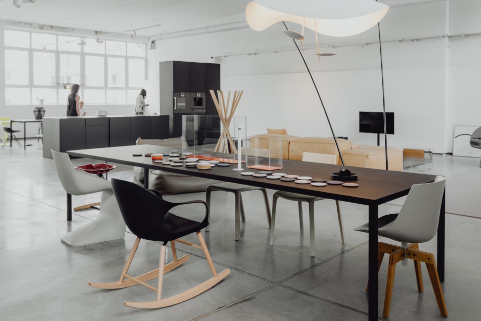 fot. kaboompics, Karolina Grabowska 500 mkw. światowego designu w jednym miejscu. A konkretnie - w industrialnej przestrzeni starej masarni