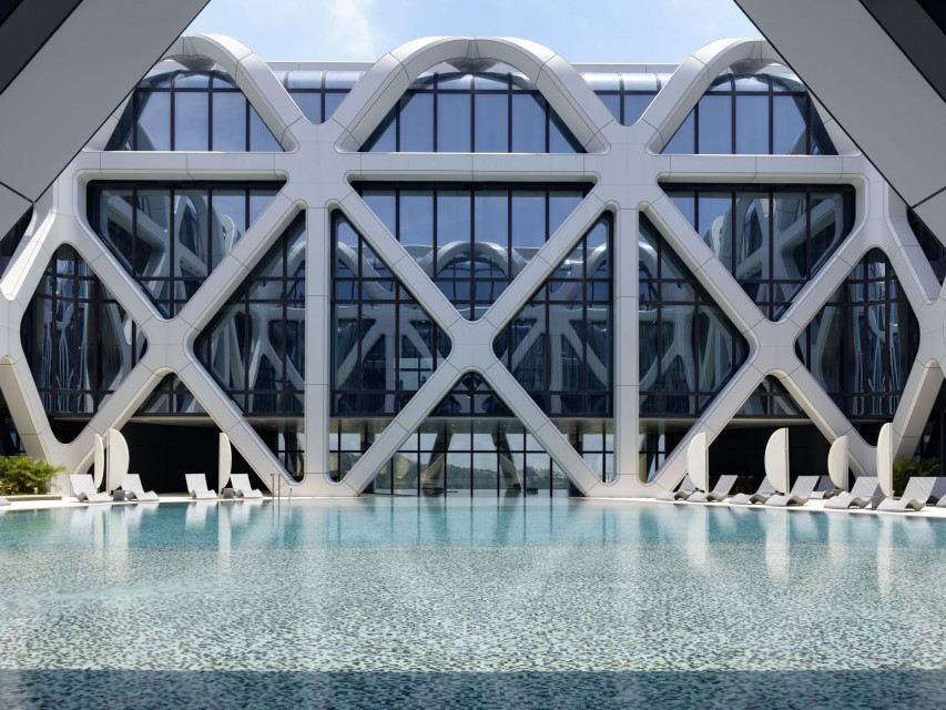 Morpheus to nowy flagowy hotel w kurorcie City of Dreams w Makau. Inwestorowi Melco Resorts and Entertainment marzy się, aby był początkiem nowej luksusowej marki hotelarskiej. Dlatego nie dziwi fakt powierzenia projektu pracowni Zaha Hadid Architects fot. Virgile Simon Bertrand Cieszy oko i ekscytuje zmysły. Oto jeden z najbardziej luksusowych hoteli w Makau