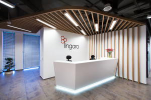 Beton, drewno, cegła i otwarty sufit. Oto nowe biuro firmy Lingaro