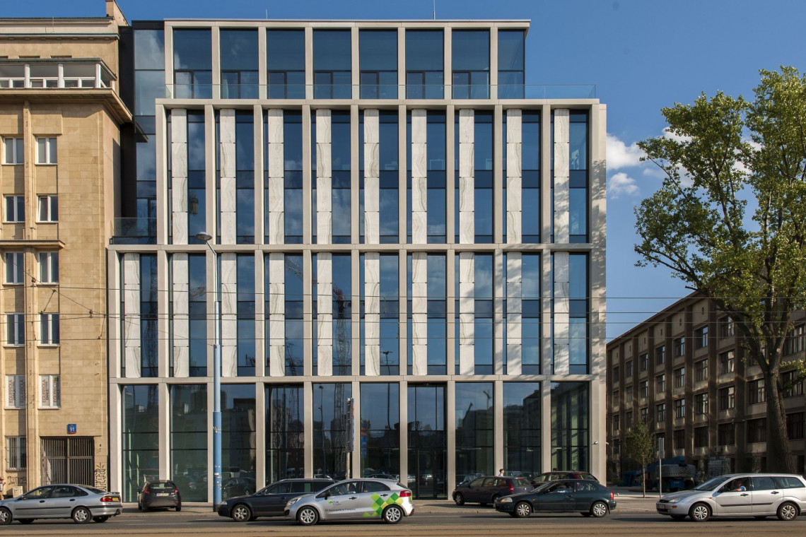 Nowogrodzka Square, fasada od Alej Jerozolimskich fot. mat. prasowe Oto najnowszy efekt współpracy Yareal z HRA Architekci