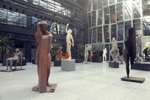 Rzeźby studentów wypełniły biurowiec