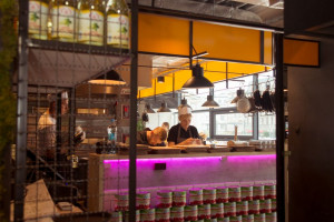 Oto nowy koncept na katowickiej arenie gastro. Zaglądamy do Aïoli