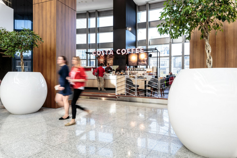 Costa Coffee w WTT fot. mat. prasowe Costa Coffee w Warsaw Trade Tower postawiła na nowy design