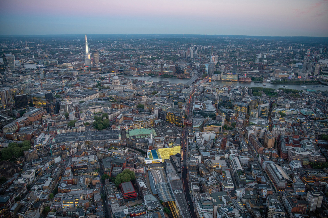 Farringdon West fot. mat. prasowe Farringdon West w Londynie – budynek powstanie tuż obok linii kolejowej Crossrail