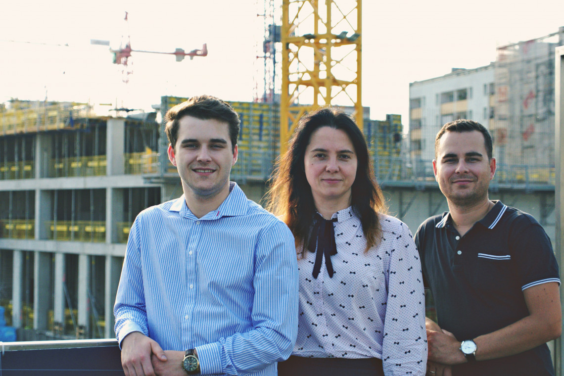 Od lewej: Rafał Grudzień, Anna Walkowska, Robert Grudzień, twórcy ProperGate.co. PropTech Festival: Czy ProperGate zrewolucjonizuje zarządzanie logistyką na budowie?