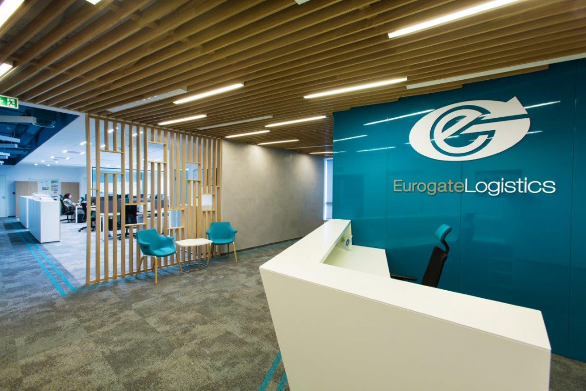 Gdy wnętrze biura i marka są jednością. Oto siedziba Eurogate Logistics szkicu Bit Creative