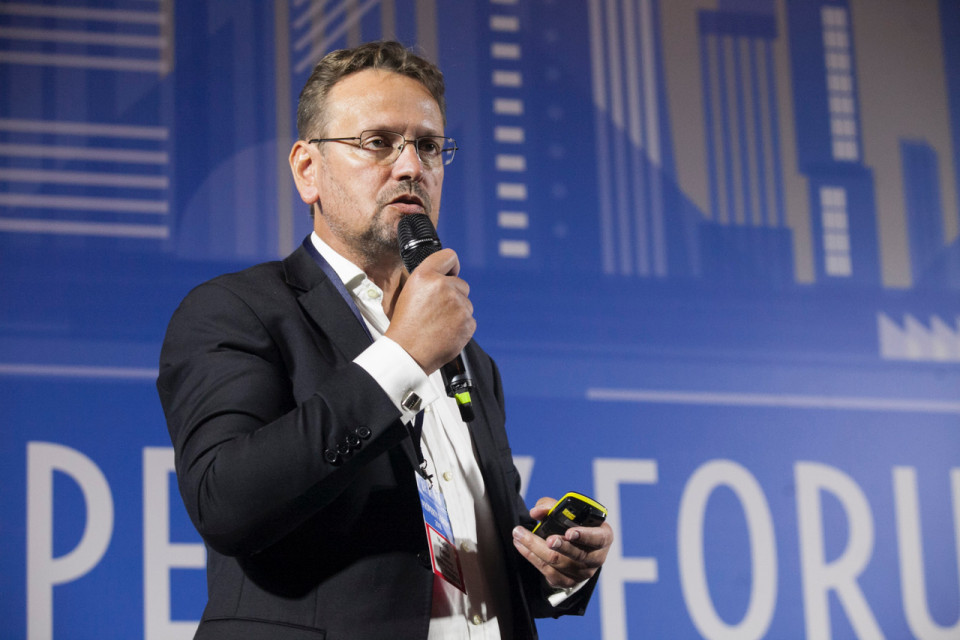 Efekt WOW już nie taki WOW – dlaczego biura muszą być projektowane nie tylko dla oka? Maciej Kiepal, kierownik sprzedaży Polska, doradca ds. projektów – Warszawa, Armstrong Building Products Tak projektuje się biura! Quick Stories podczas Property Forum 2018