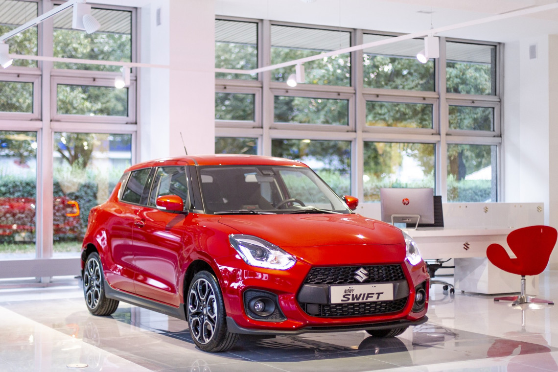 fot. mat. prasowe W Suzuki Motor Poland idzie nowe. Zmienia się standard wyglądu i wyposażenie salonów sprzedaży