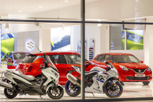 W Suzuki Motor Poland idzie nowe. Zmienia się standard wyglądu i wyposażenie salonów sprzedaży