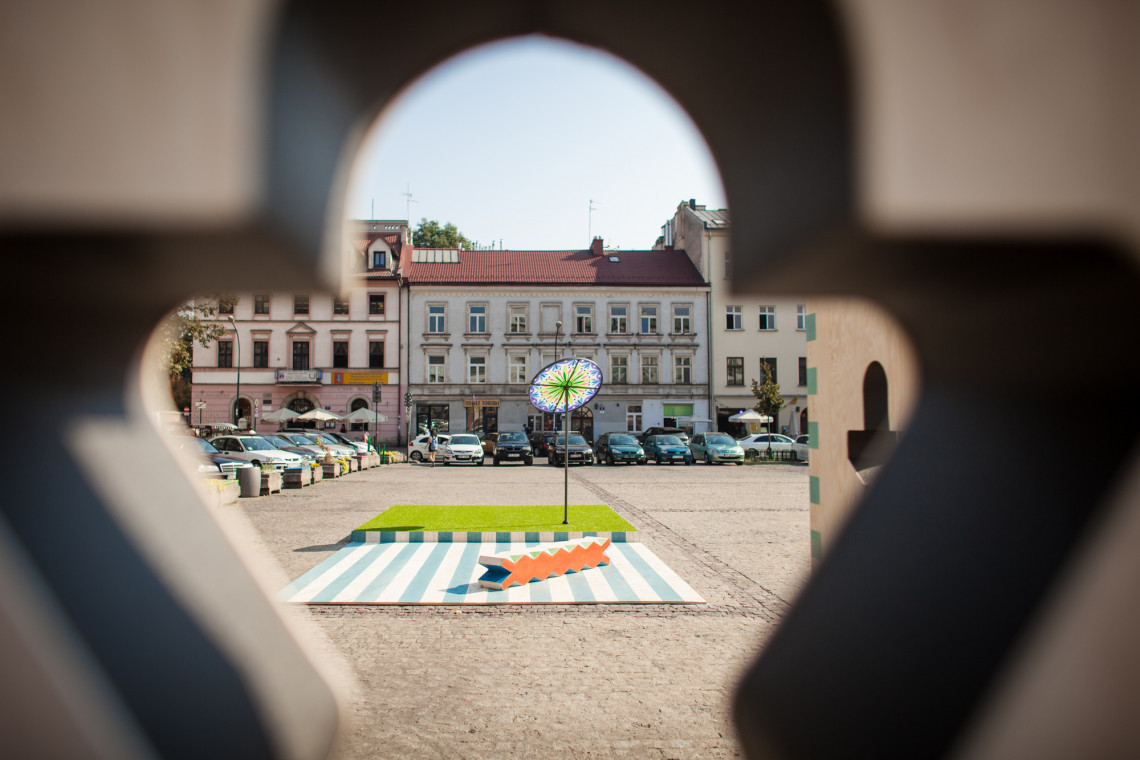 fot. mat. Muzeum Etnograficzne w Krakowie Miejski plac jako teren gry z tradycją wsi? Wspólna przestrzeń jako pole działania wyobraźni? Czemu nie!