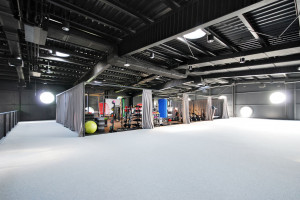 Biuro i fitness w dawnym magazynie. Oto mistrzowska realizacja BDR Architekci
