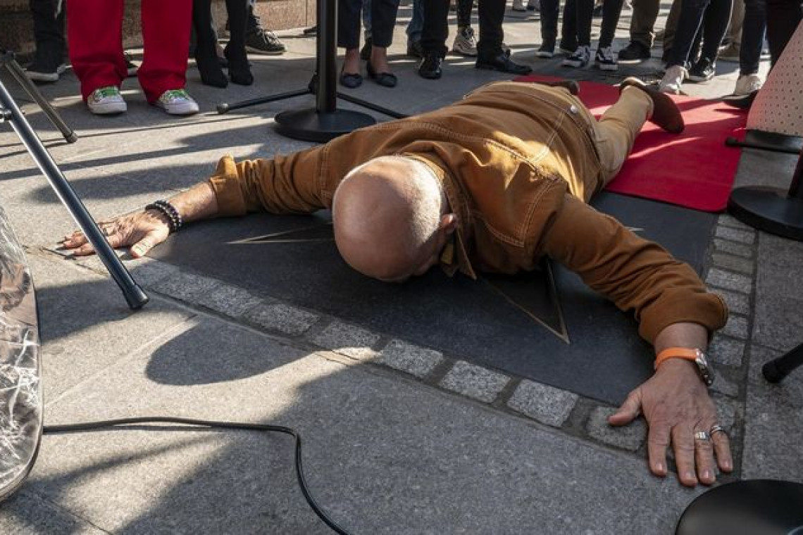 Andrzej Pągowski odsłonił swoją gwiazdę w Alei Gwiazd Łódzkiej Drogi Sławy , fot. UMŁ Andrzej Pągowski w Łódzkiej Alei Gwiazd