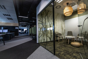 Biuro, które zachęca do ruchu i kreatywności. Zaglądamy do wnętrza firmy Sapiens