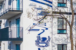 Murale Ewy Doroszenko w przestrzeni miejskiej na warszawskiej Białołęce